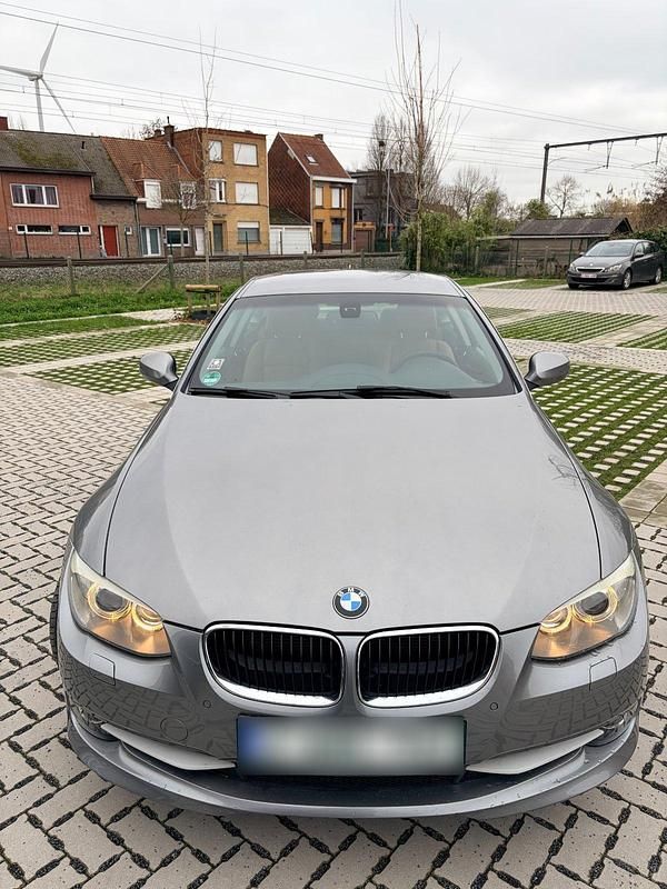 Gebraucht BMW 320 170 PS (125 kW) 2011 Silber Coupé
