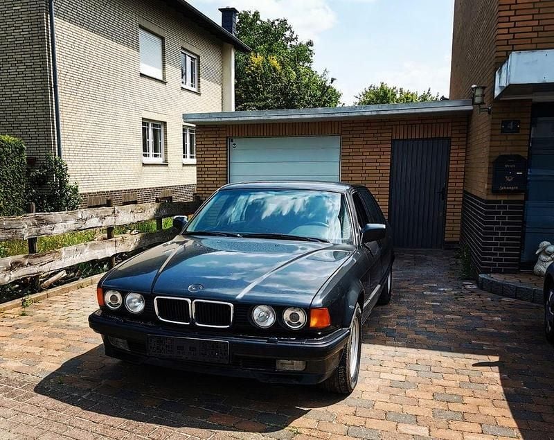 Grau Gebraucht 1991 BMW 750L Shadowline Limousine | 8.999 € - Bild 1/4