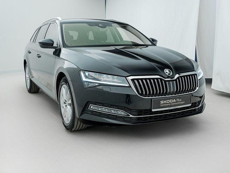 Gebraucht Skoda Superb Style 150 PS (110 kW) 2022 Blackmagic perleffekt Kombi