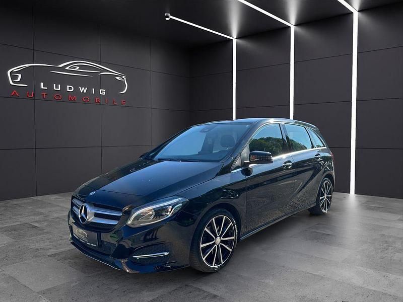 Schwarz Gebraucht 2016 Mercedes B200 Van / Kleinbus | 13.999 € (Fairer Preis) - Bild 1/4
