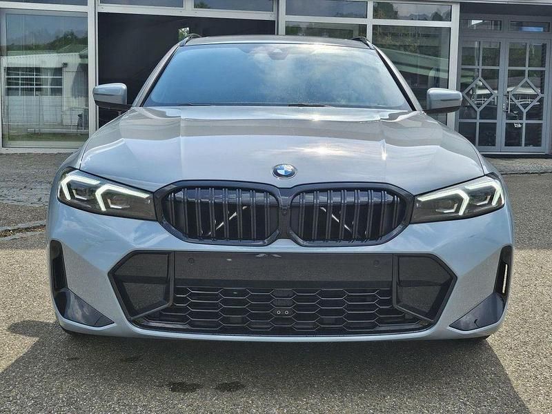 Neu BMW 330 Performance 245 PS (180 kW) 2025 Grau Limousine