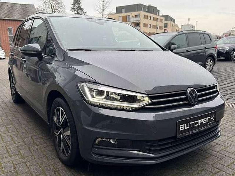Gebraucht VW Touran Business 150 PS (110 kW) 2024 Grau Van / Kleinbus