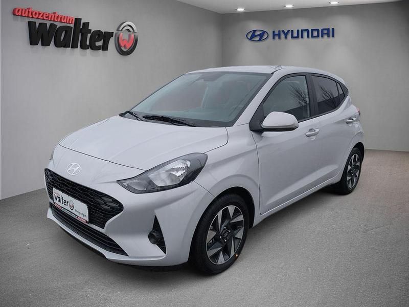 Neu Hyundai i10 Advanced 79 PS (58 kW) 2025 Grau Kleinwagen