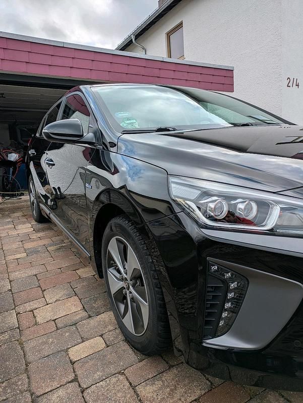Gebraucht Hyundai Ioniq Classic 88 kW (120 PS) 2019 Schwarz Kleinwagen