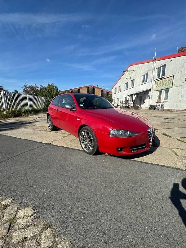Rot Gebraucht 2007 Alfa Romeo 147 Kleinwagen | 1.100 € (Guter Preis) - Bild 1/4