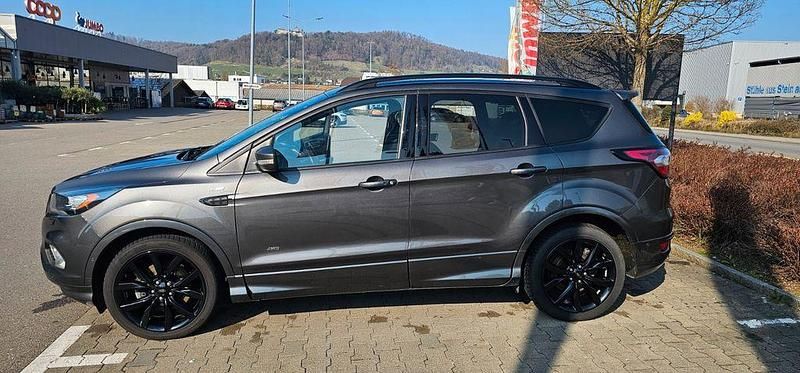 Gebraucht Ford Kuga ST-Line 179 PS (131 kW) 2016 Grau SUV