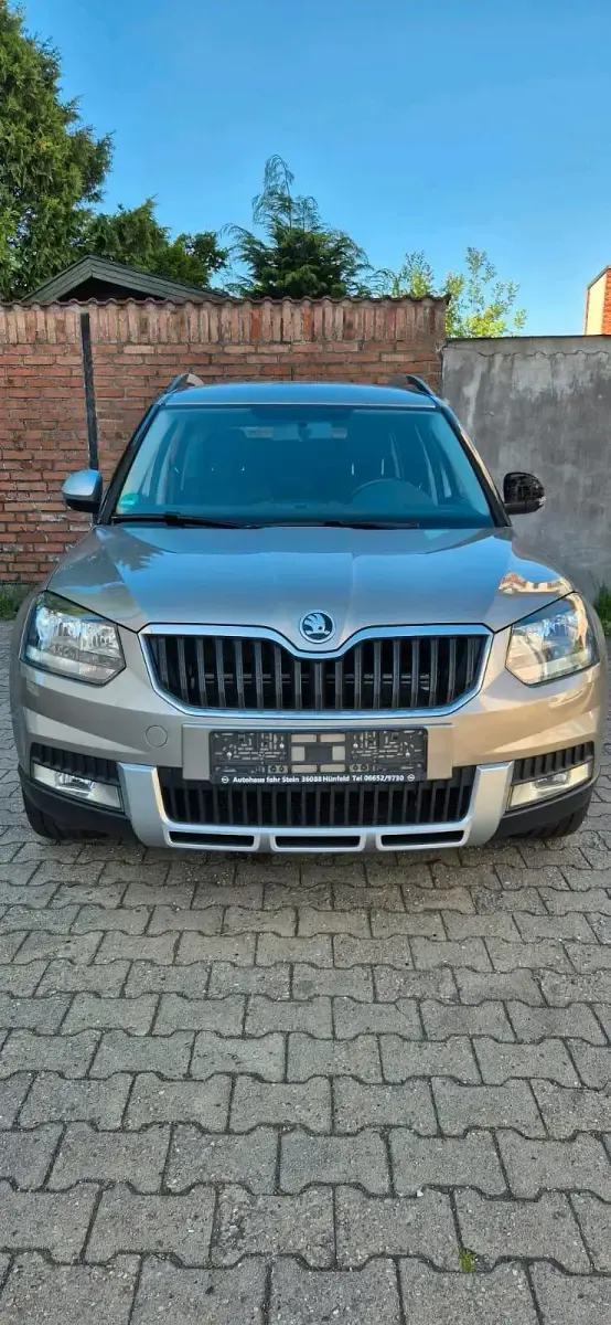Gebraucht Skoda Yeti 140 PS (102 kW) 2015 Grau SUV
