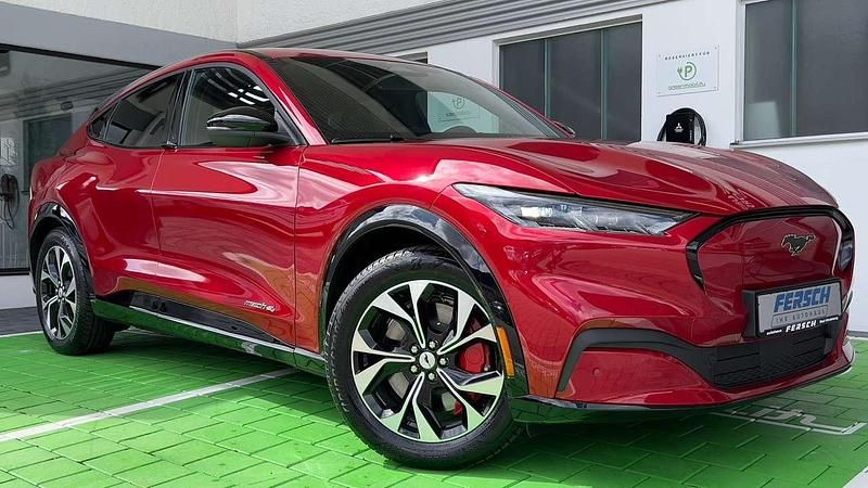 Rot Gebraucht 2022 Ford Mustang Mach-E SUV | 34.950 € (Fairer Preis) - Bild 1/4