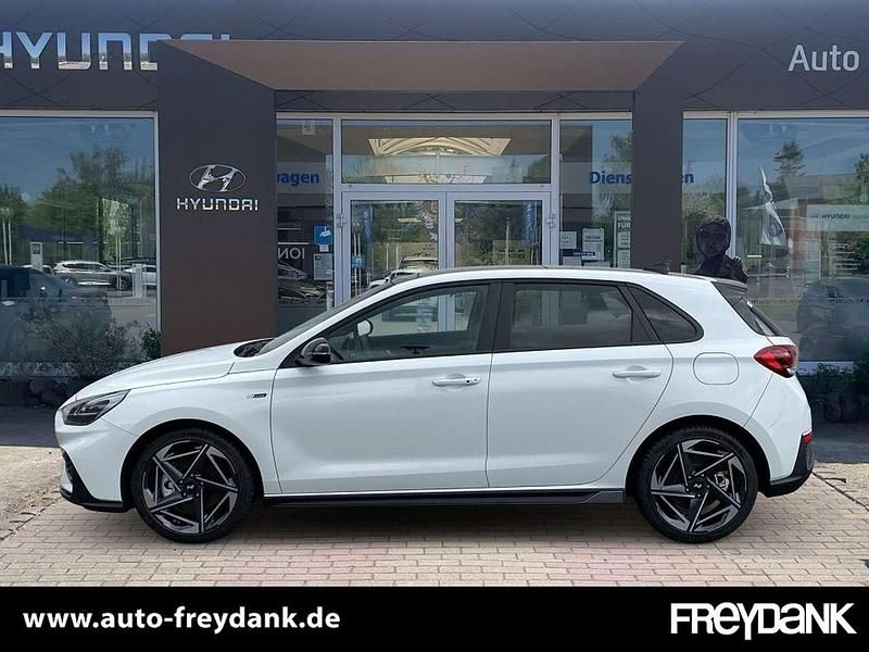 Gebraucht Hyundai i30 140 PS (102 kW) 2025 Atlas white Limousine