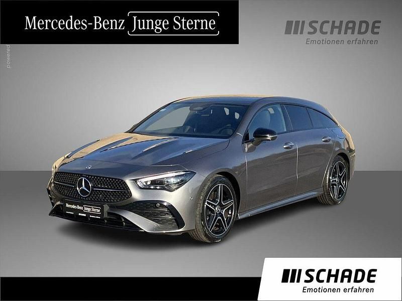 Grau Gebraucht 2024 Mercedes CLA200 AMG line Limousine | 35.650 € (Fairer Preis) - Bild 1/4