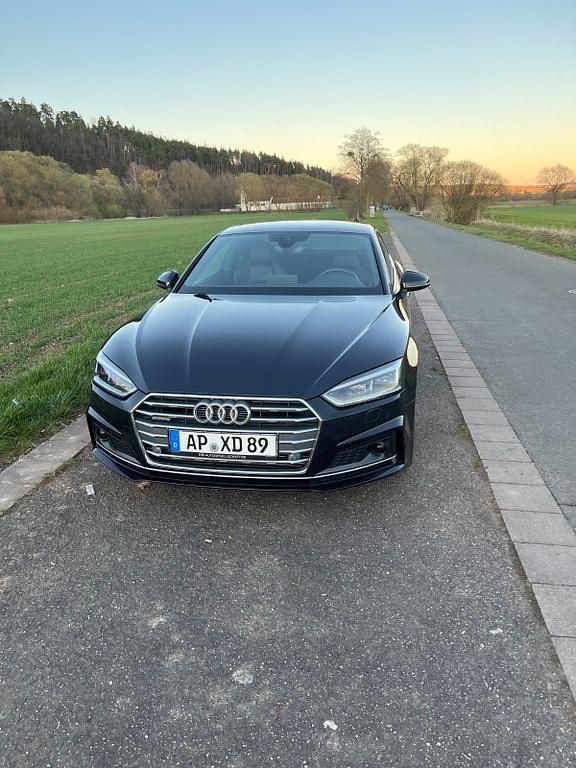 Gebraucht Audi A5 Ambiente 218 PS (160 kW) 2017 Blau Coupé