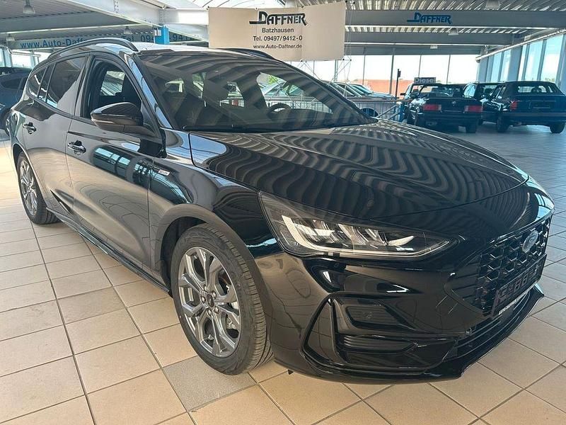 Schwarz Gebraucht 2024 Ford Focus ST-Line X Limousine | 28.590 € (Etwas zu teuer) - Bild 1/4