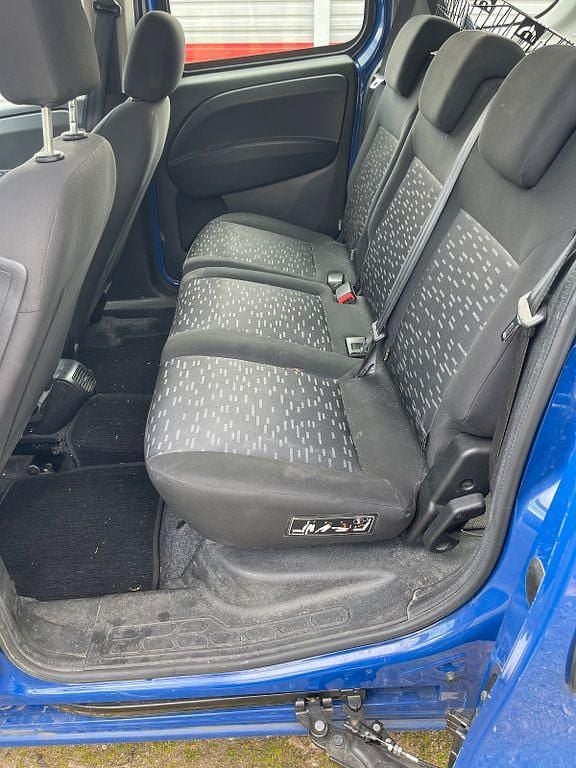 Second-hand Opel Combo 95 CP (69 kW) 2017 Albastru Monovolum