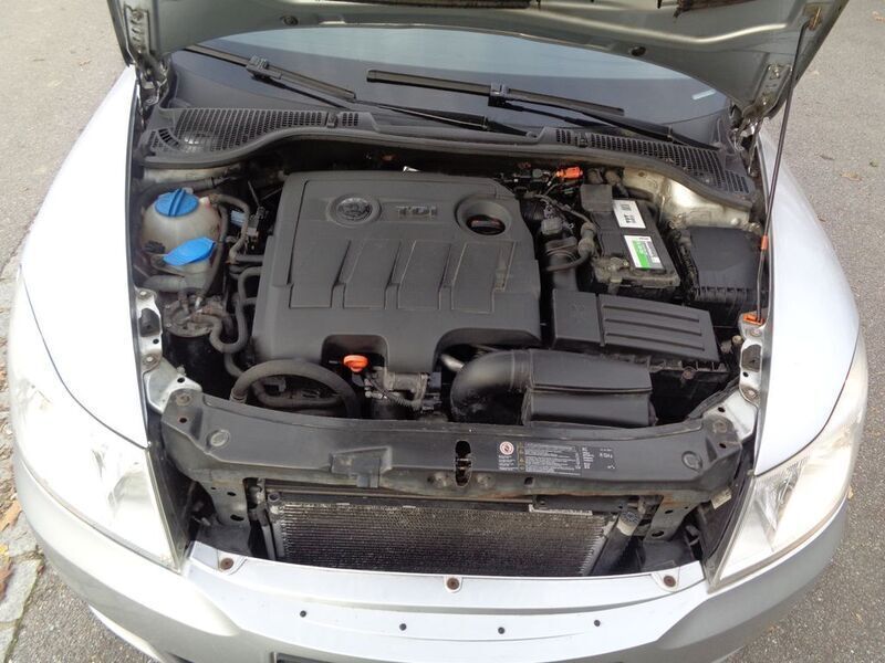 Gebraucht Skoda Octavia Ambition 105 PS (77 kW) 2012 Silber Kombi