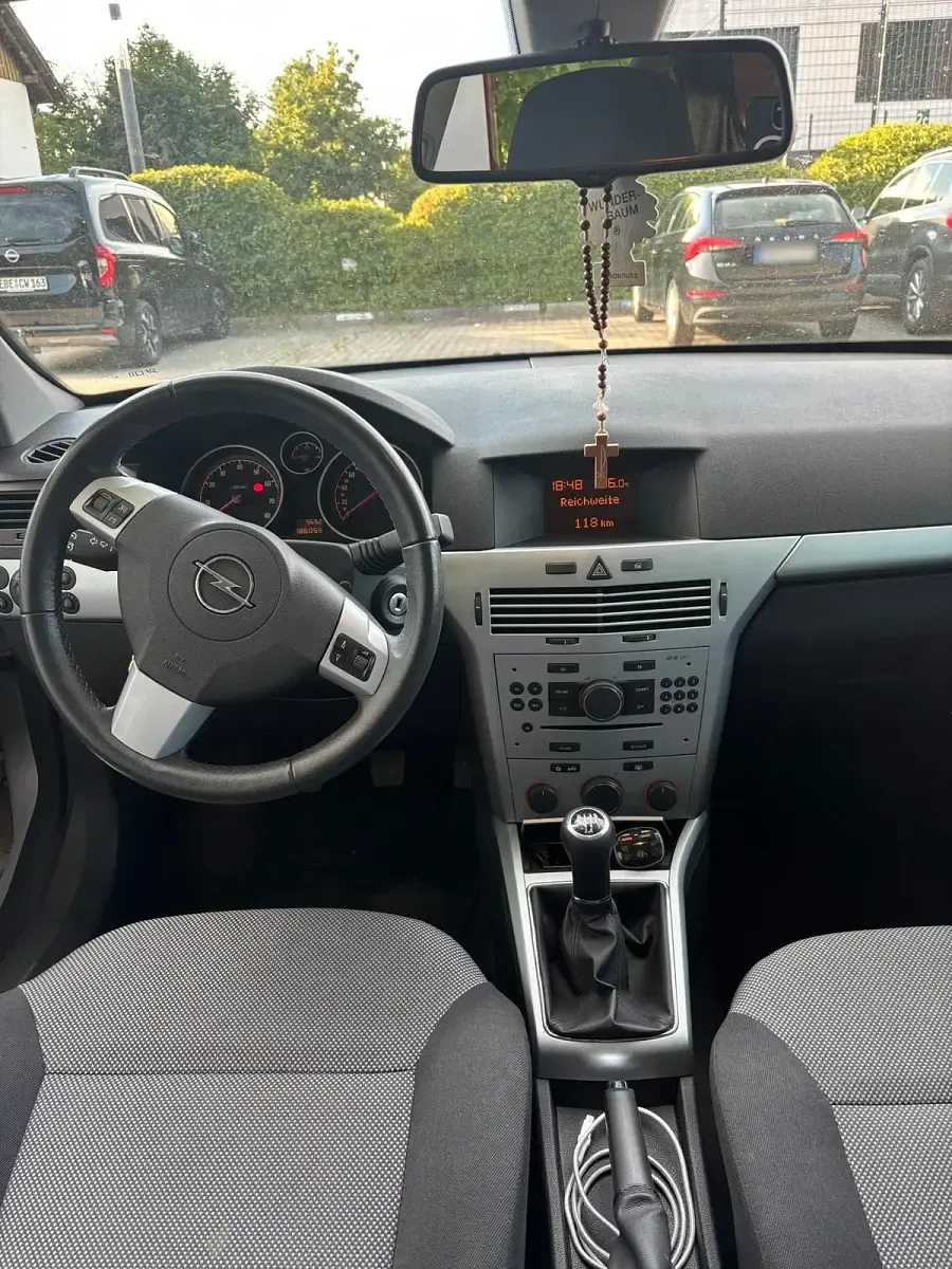 Gebraucht Opel Astra 90 PS (66 kW) 2010 Silber Limousine