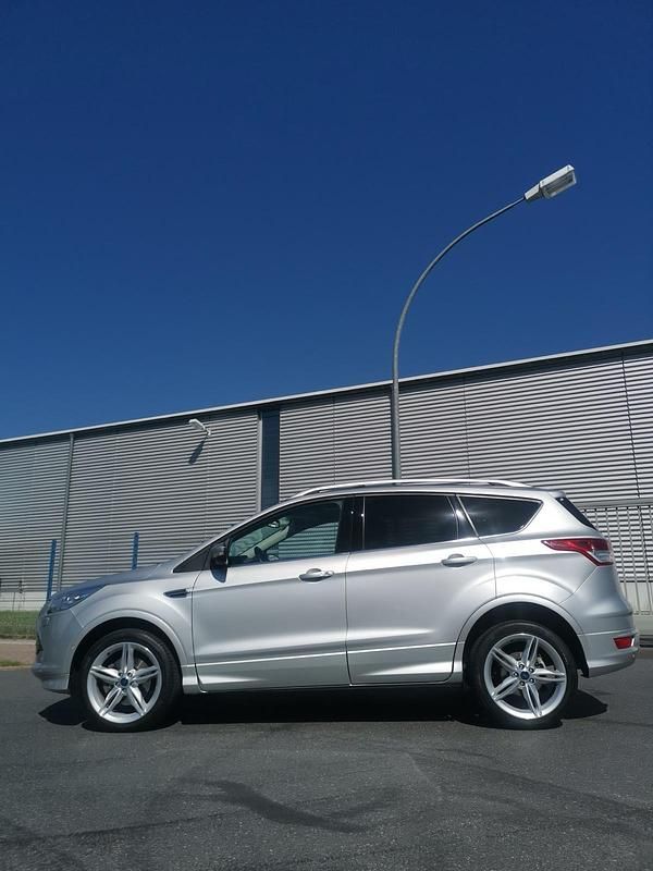 Gebraucht Ford Kuga 182 PS (133 kW) 2016 Silber SUV