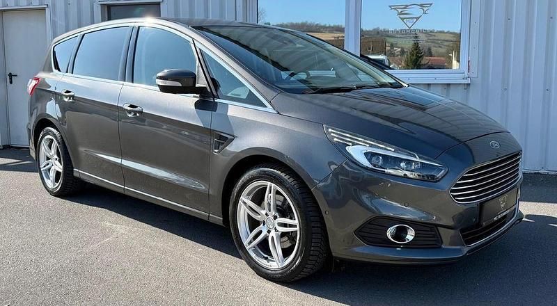 Gebraucht Ford S-MAX Titanium 179 PS (131 kW) 2017 Grau Van / Kleinbus