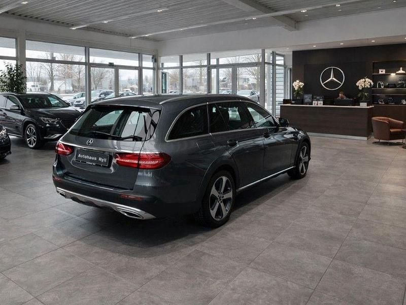 Gebraucht Mercedes E220 All-Terrain 194 PS (142 kW) 2018 Grau Kombi