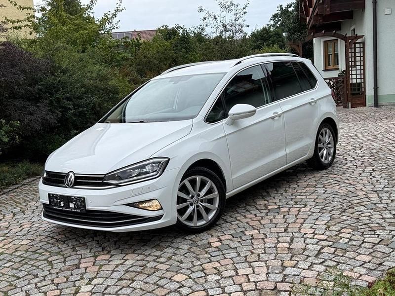 Weiß Gebraucht 2018 VW Golf Sportsvan Highline Van / Kleinbus | 15.880 € (Guter Preis) - Bild 1/4