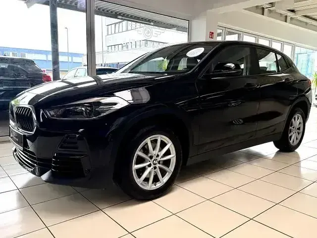 Gebraucht BMW X2 Advantage 136 PS (100 kW) 2022 Schwarz ii/bonnet fluid black SUV