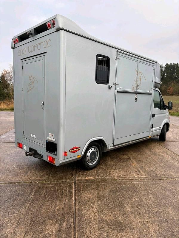 Gebraucht Renault Master 145 PS (106 kW) 2009 Silber Limousine