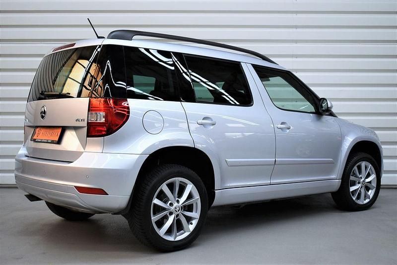 Gebraucht Skoda Yeti Elegance 105 PS (77 kW) 2015 Silber SUV
