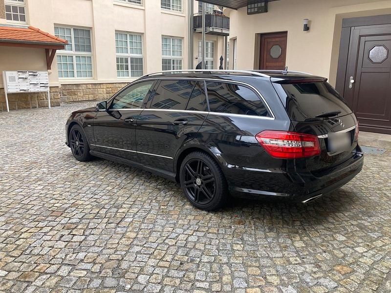 Gebraucht Mercedes E350 265 PS (194 kW) 2010 Schwarz Kombi