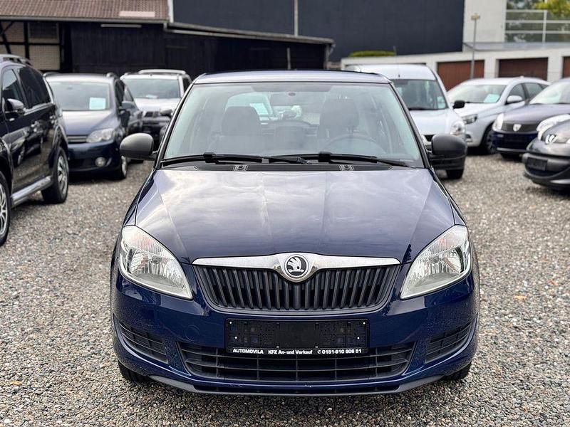 Blau Gebraucht 2013 Skoda Fabia Active Limousine | 3.499 € (Fairer Preis) - Bild 1/4