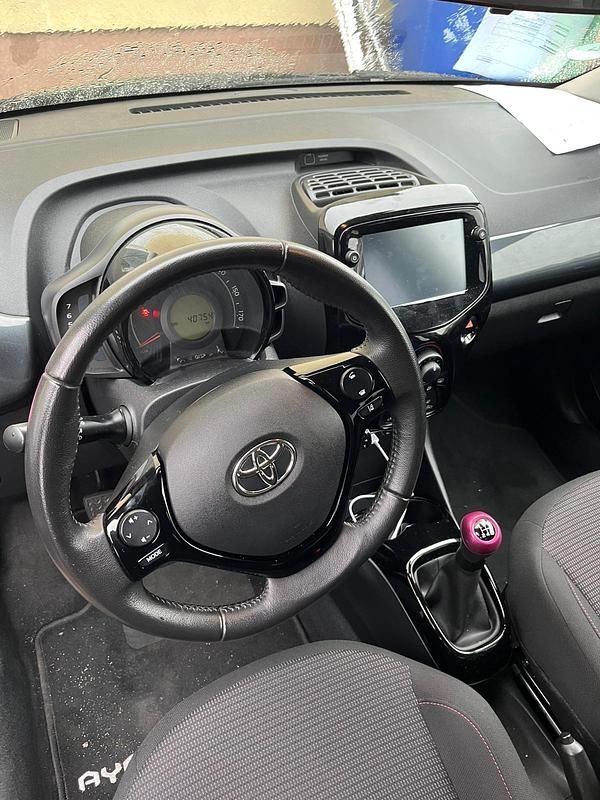 Gebraucht Toyota Aygo 72 PS (52 kW) 2018 Schwarz Kleinwagen