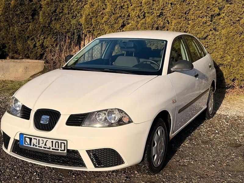 Weiß Gebraucht 2009 Seat Ibiza Limousine | 2.500 € (Guter Preis) - Bild 1/4