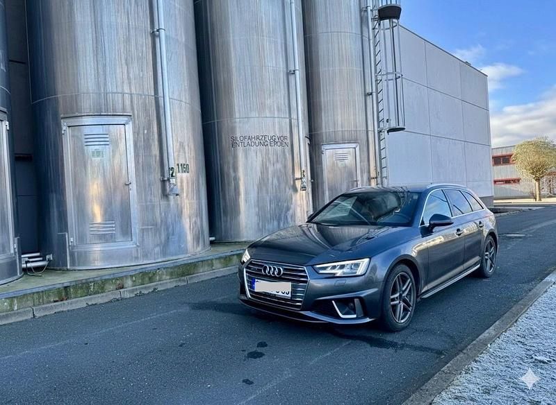 Grau Gebraucht 2019 Audi A4 S-Line Kombi | 19.500 € (Superpreis) - Bild 1/4