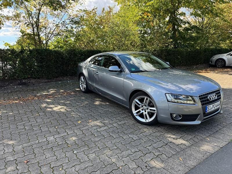 Grau Gebraucht 2009 Audi A5 Coupé | 7.500 € (Guter Preis) - Bild 1/4