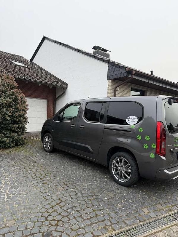 Grau Gebraucht 2023 Opel Combo Life Edition Kombi | 33.999 € - Bild 1/4