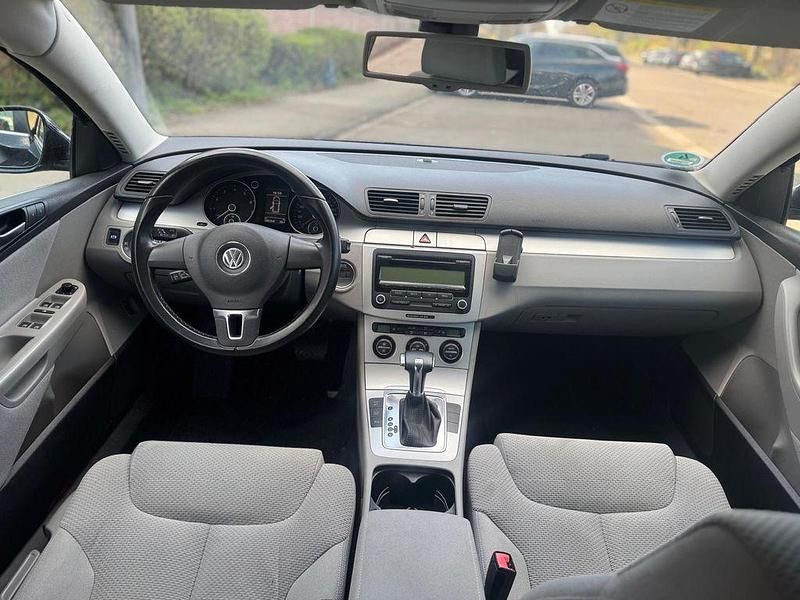 Gebraucht VW Passat 122 PS (89 kW) 2009 Schwarz Kombi