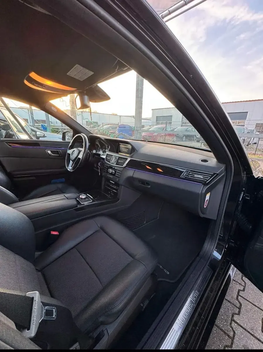 Gebraucht Mercedes E350 Elegance 306 PS (225 kW) 2011 Schwarz Limousine