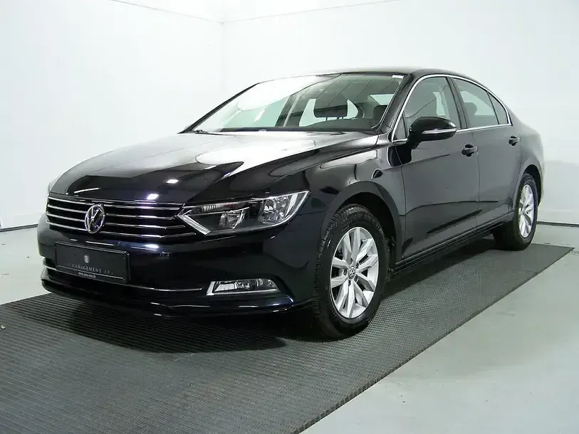 Gebraucht VW Passat Comfortline 150 PS (110 kW) 2019 Deep black (metallic) Limousine