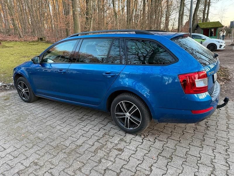 Gebraucht Skoda Octavia 140 PS (102 kW) 2015 Blau Kleinwagen