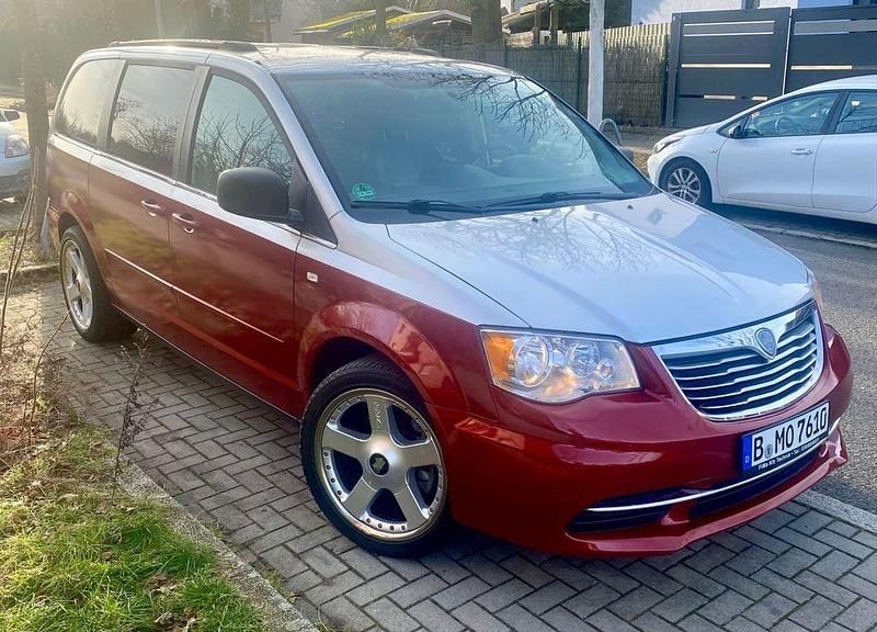 Gebraucht Lancia Voyager Silver 163 PS (119 kW) 2012 Silber Van / Kleinbus