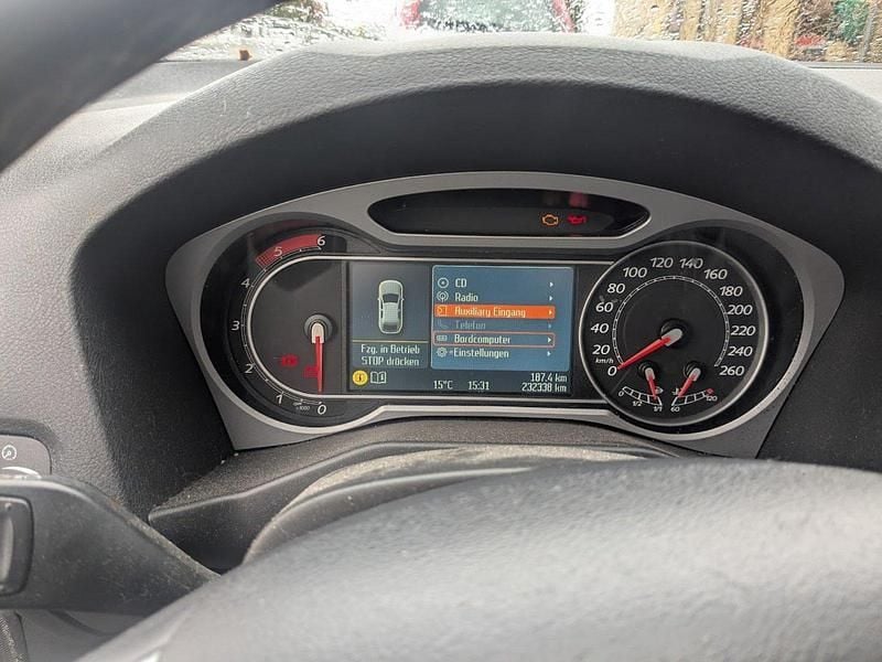 Gebraucht Ford Mondeo 140 PS (102 kW) 2010 Schwarz Kombi