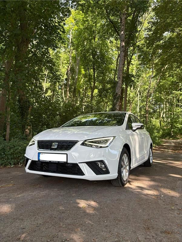 Weiß Gebraucht 2018 Seat Ibiza Kleinwagen | 7.490 € (Guter Preis) - Bild 1/4