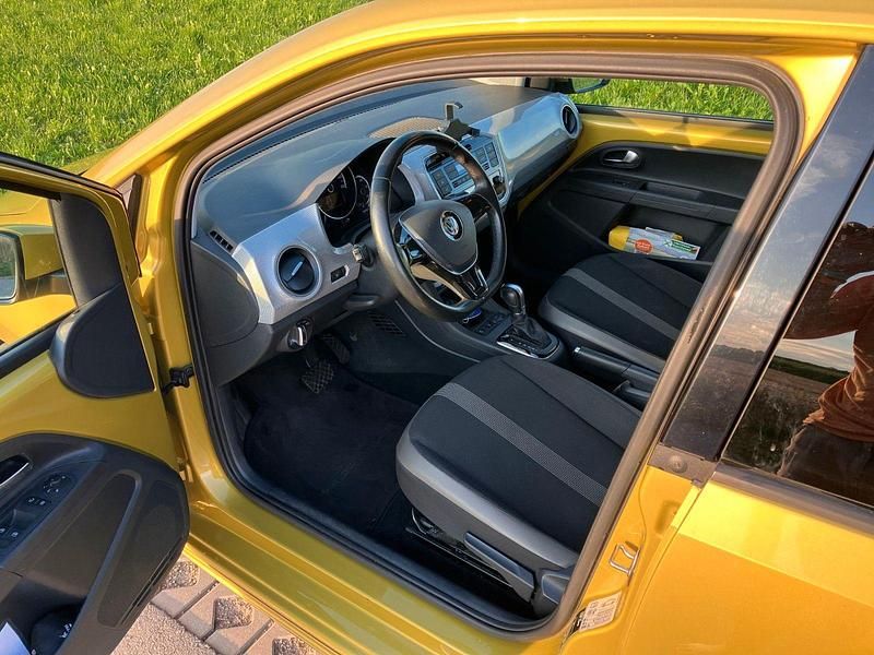 Gebraucht VW e-up! 60 kW (82 PS) 2017 Gelb Kleinwagen