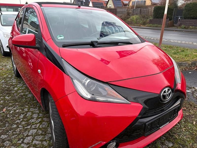 Gebraucht Toyota Aygo X-wave 69 PS (50 kW) 2014 Rot Kleinwagen