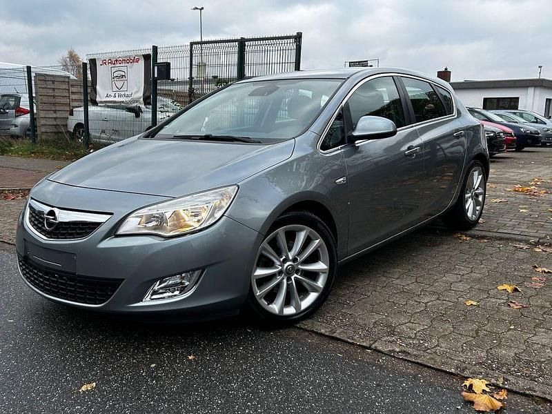 Silber Gebraucht 2011 Opel Astra Innovation Limousine | 3.999 € (Etwas zu teuer) - Bild 1/4