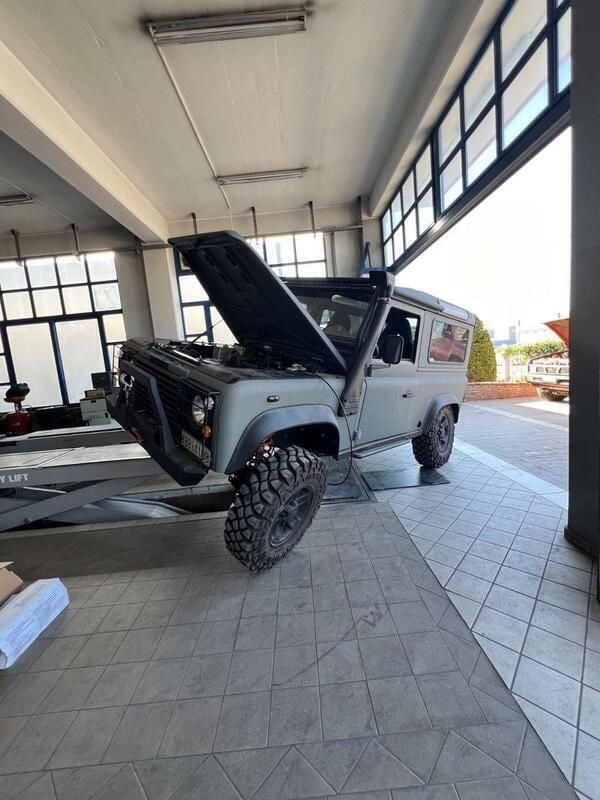 Grau Gebraucht 1989 Land Rover Defender SUV | 22.999 € - Bild 1/4