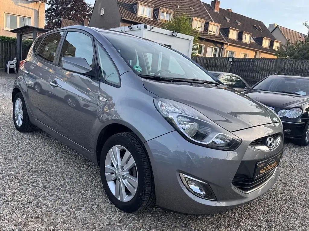 Gebraucht Hyundai ix20 Trend 90 PS (66 kW) 2013 Grau Kleinwagen