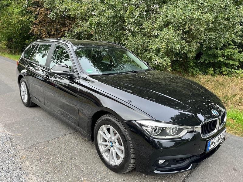 Schwarz Gebraucht 2016 BMW 320 Kombi | 11.950 € (Superpreis) - Bild 1/4