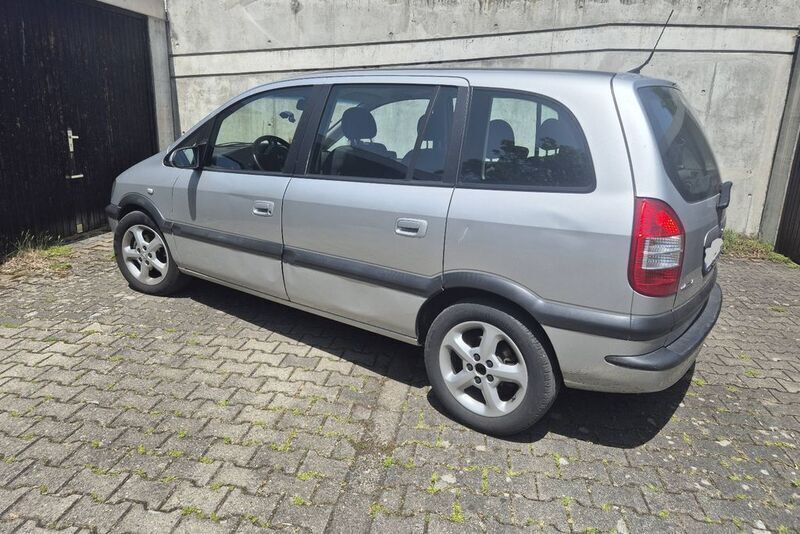 Silber Gebraucht 2003 Opel Zafira Elegance Van / Kleinbus | 750 € (Superpreis) - Bild 1/4