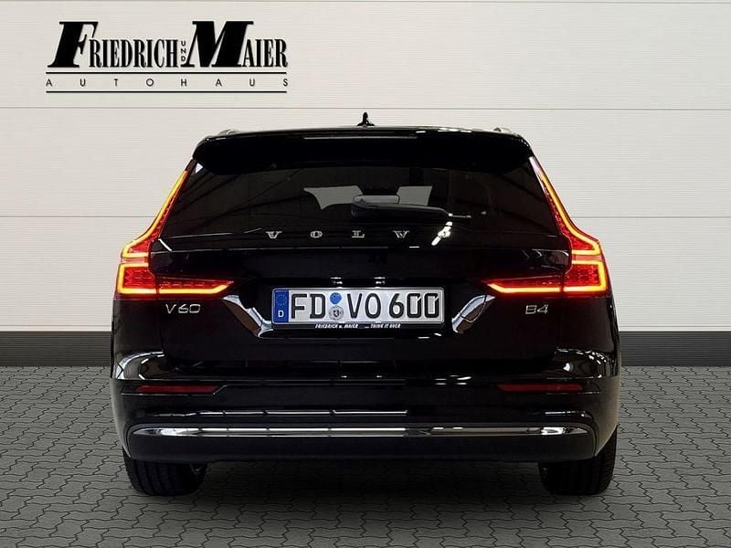 Gebraucht Volvo V60 Plus 197 PS (144 kW) 2023 Schwarz Kombi
