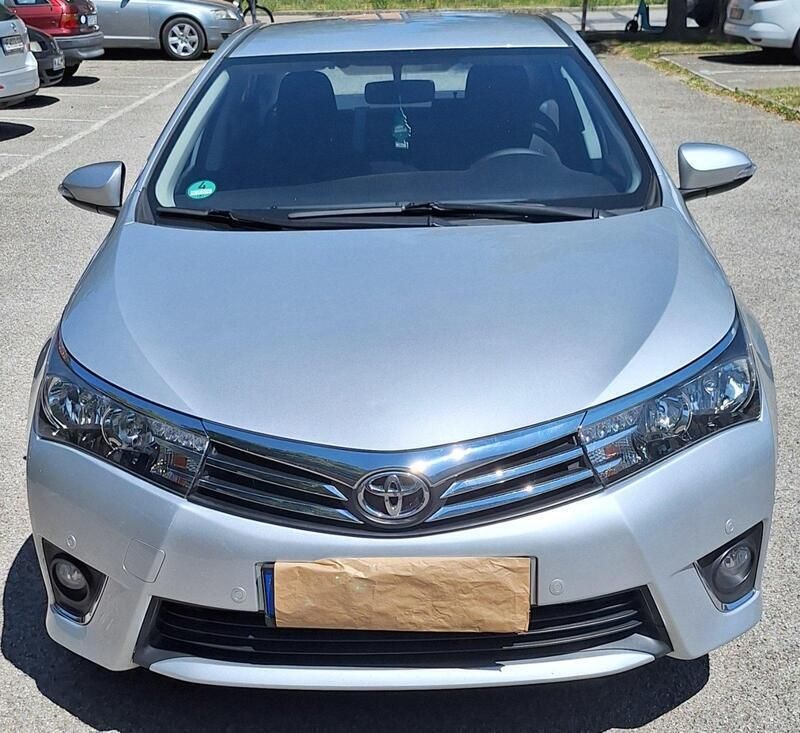 Silber Gebraucht 2015 Toyota Corolla Limousine | 13.200 € (Etwas zu teuer) - Bild 1/4