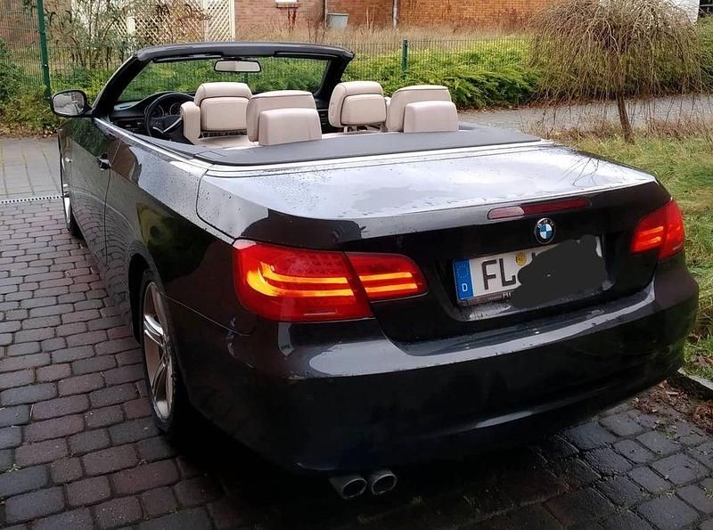 Gebraucht BMW 325 Cabriolet 218 PS (160 kW) 2012 Schwarz Cabrio